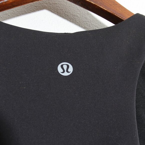 Lululemon Invigorate Training Tank Crop Top Black Everlux Built-In-Bra Size 8 - Picture 7 of 14